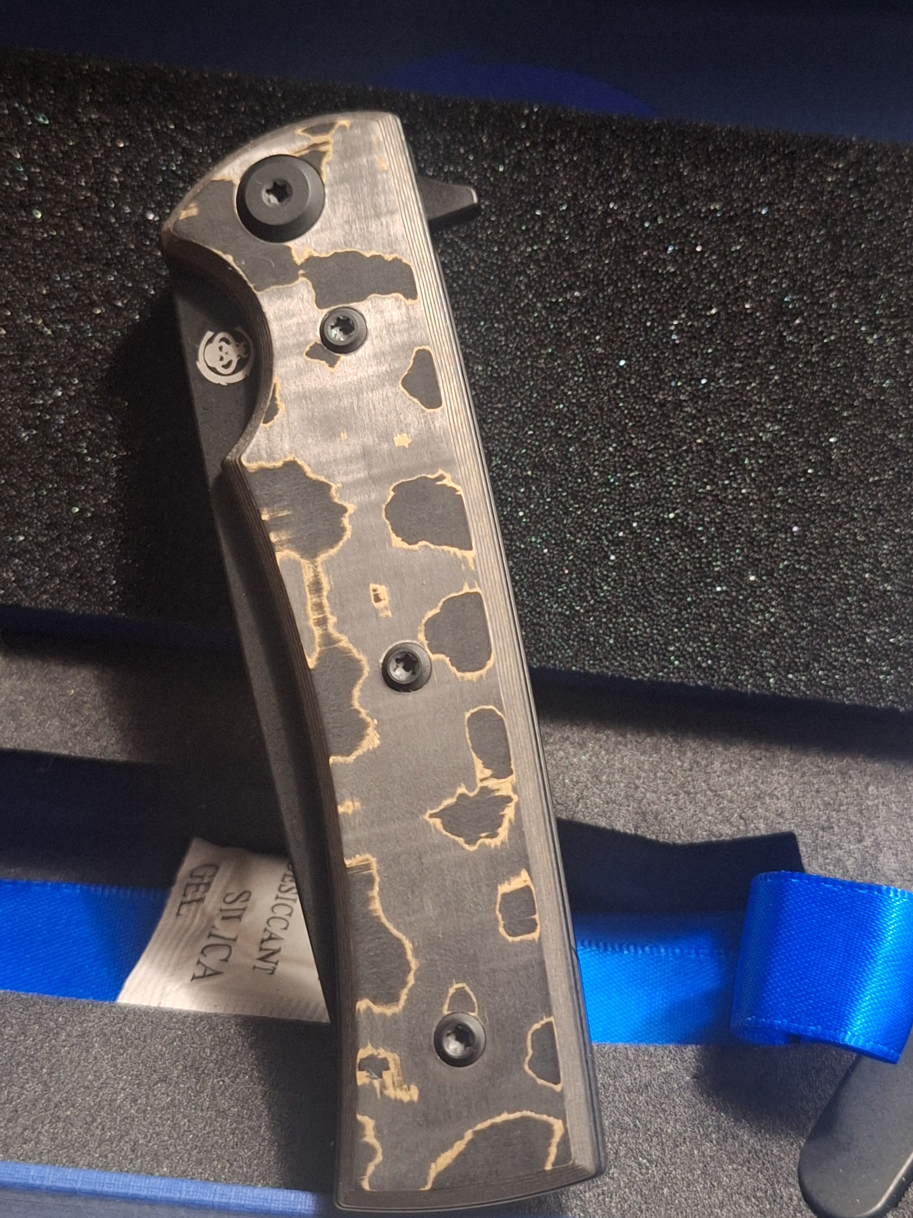 Chaves Liberation Street with limited edition gold carbon fiber scales!