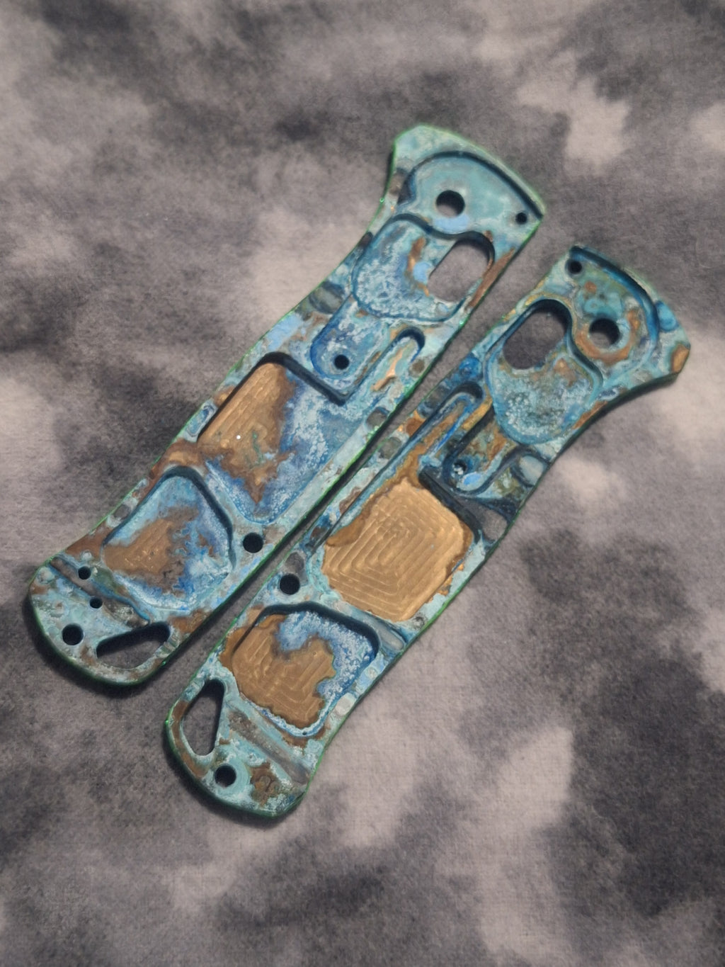 Hound Designs ☣️ Atomic Glow Shipwreck ☣️ After Market Benchmade Bugout 535 Brass Scales!