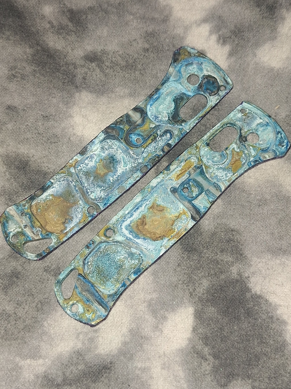 Hound Designs ☣️ Atomic Glow Shipwreck ☣️ After Market Benchmade Bugout 535 Brass Scales!