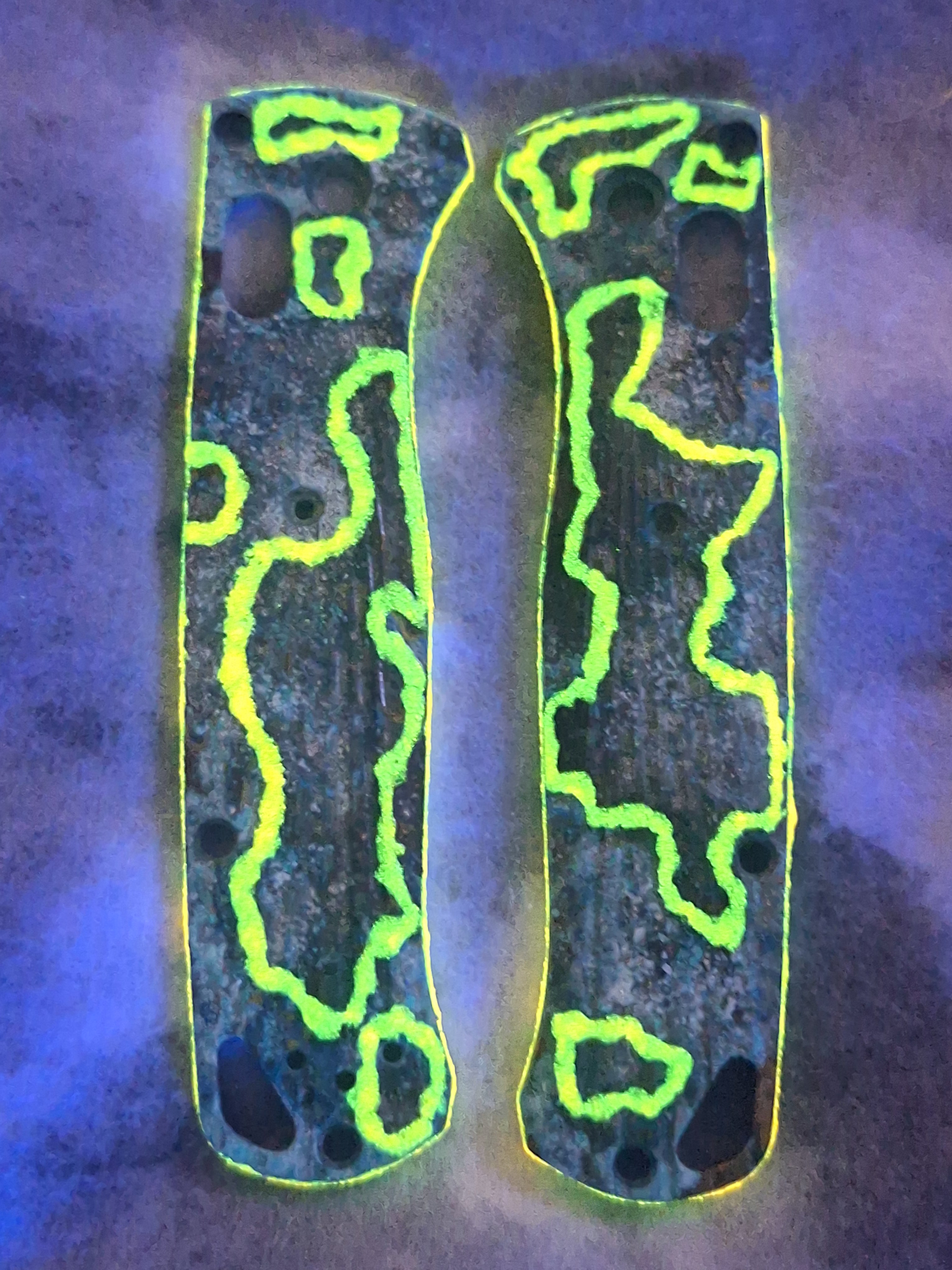 Hound Designs ☣️ Atomic Glow Shipwreck ☣️ After Market Benchmade Bugout 535 Brass Scales!