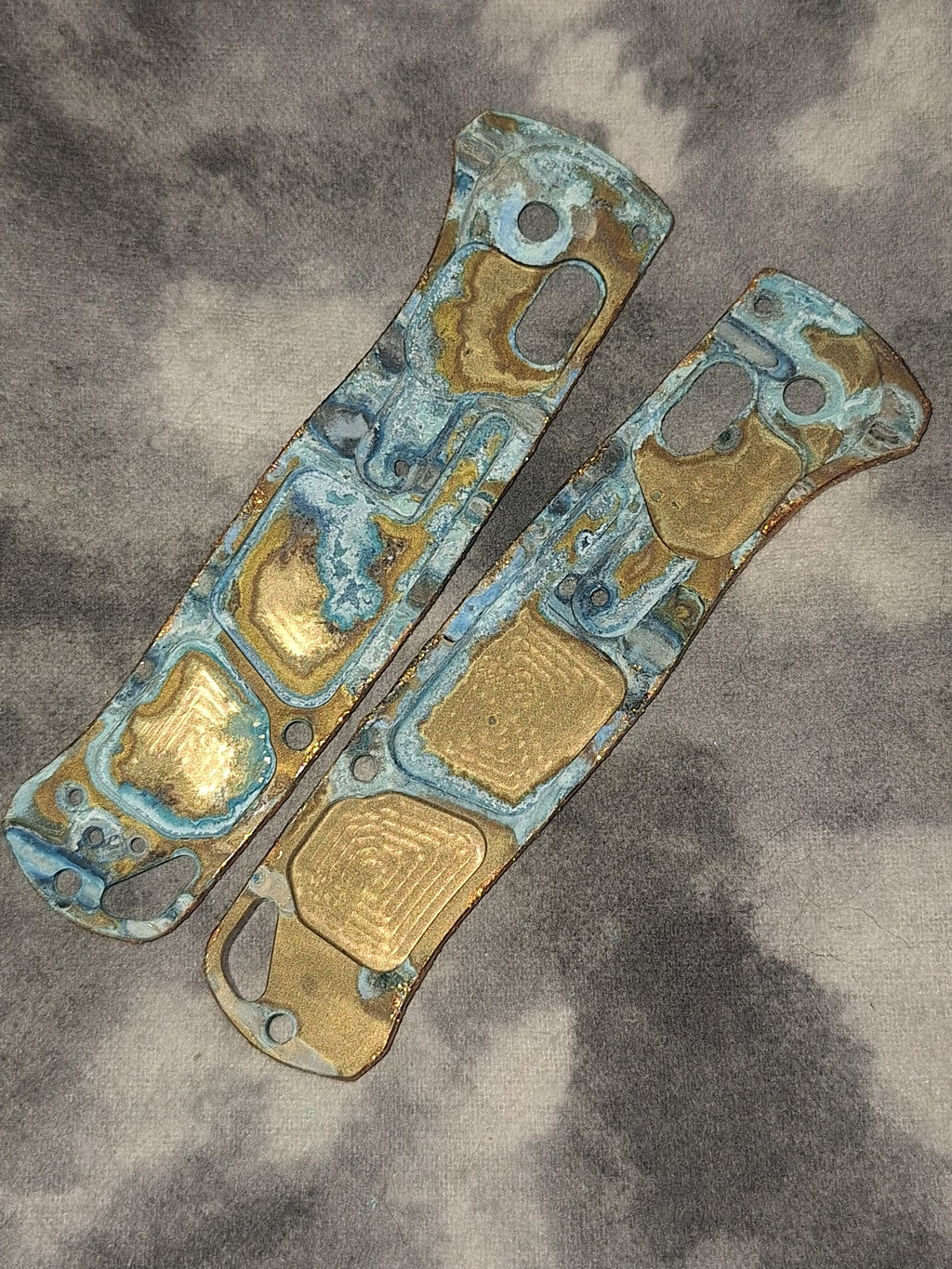 Hound Designs ☣️ Atomic Glow Shipwreck ☣️ After Market Benchmade Bugout 535 Brass Scales!