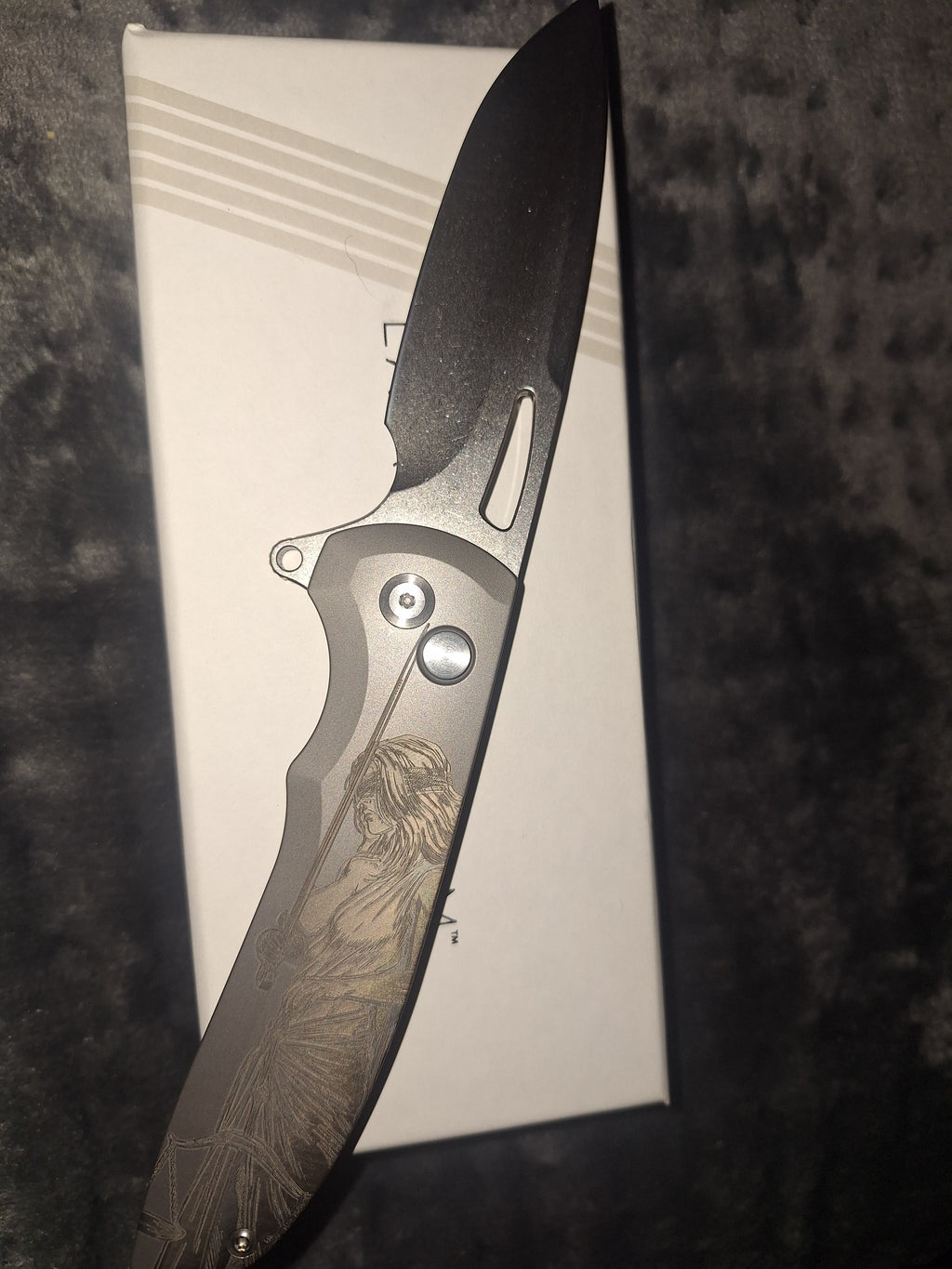 Latama Cutlery Yuuki with custom engraving (Lady Justice)