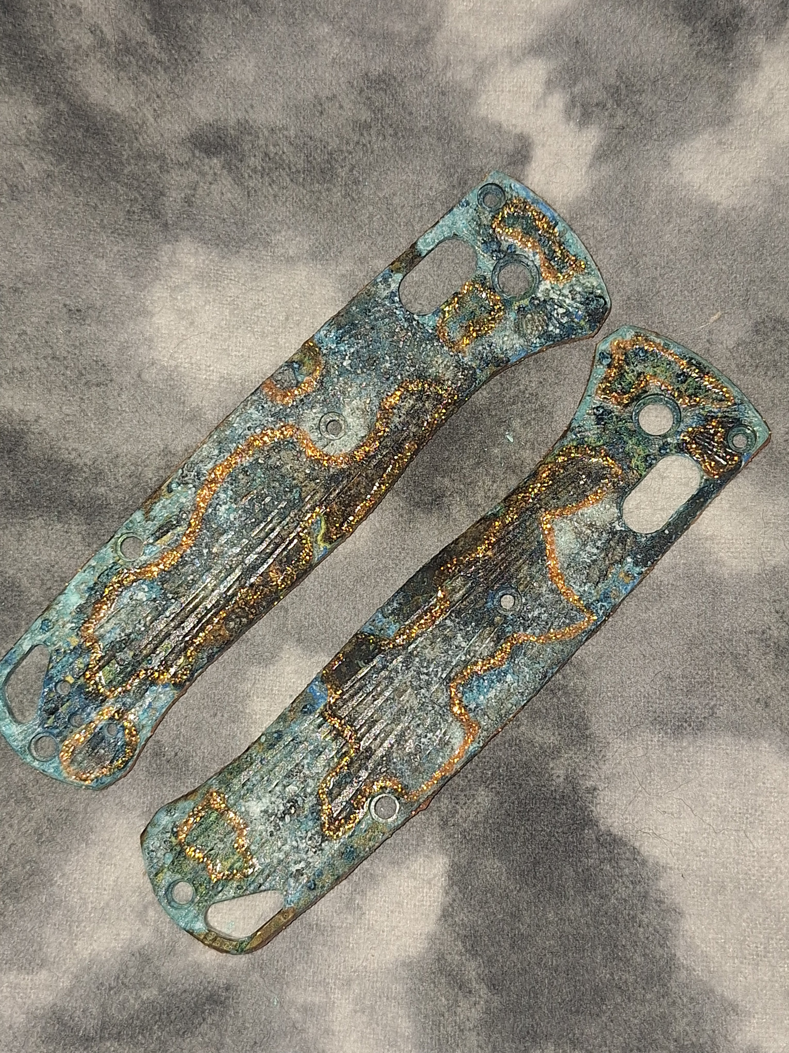 Hound Designs ☣️ Atomic Glow Shipwreck ☣️ After Market Benchmade Bugout 535 Brass Scales!