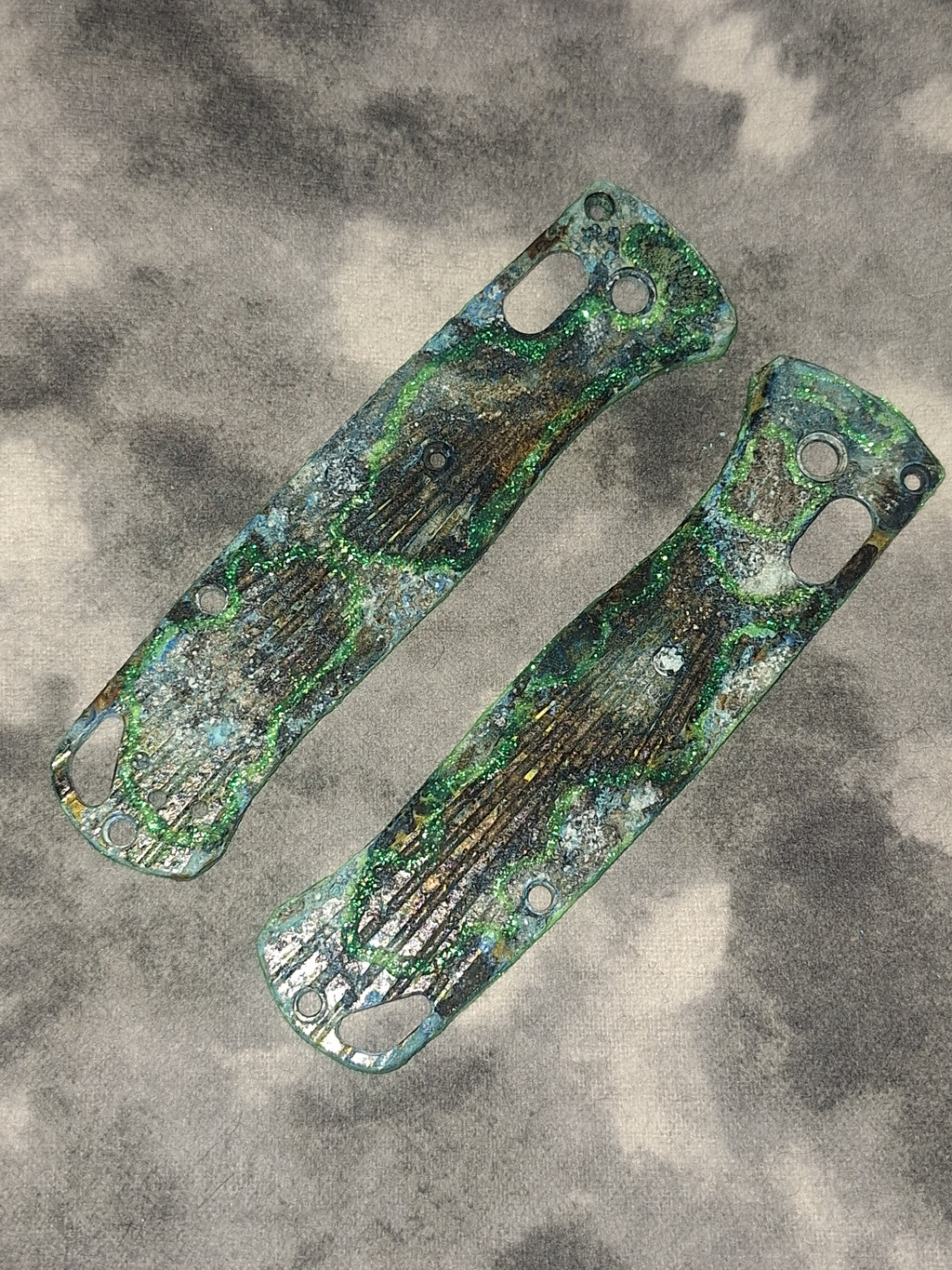 Hound Designs ☣️ Atomic Glow Shipwreck ☣️ After Market Benchmade Bugout 535 Brass Scales!