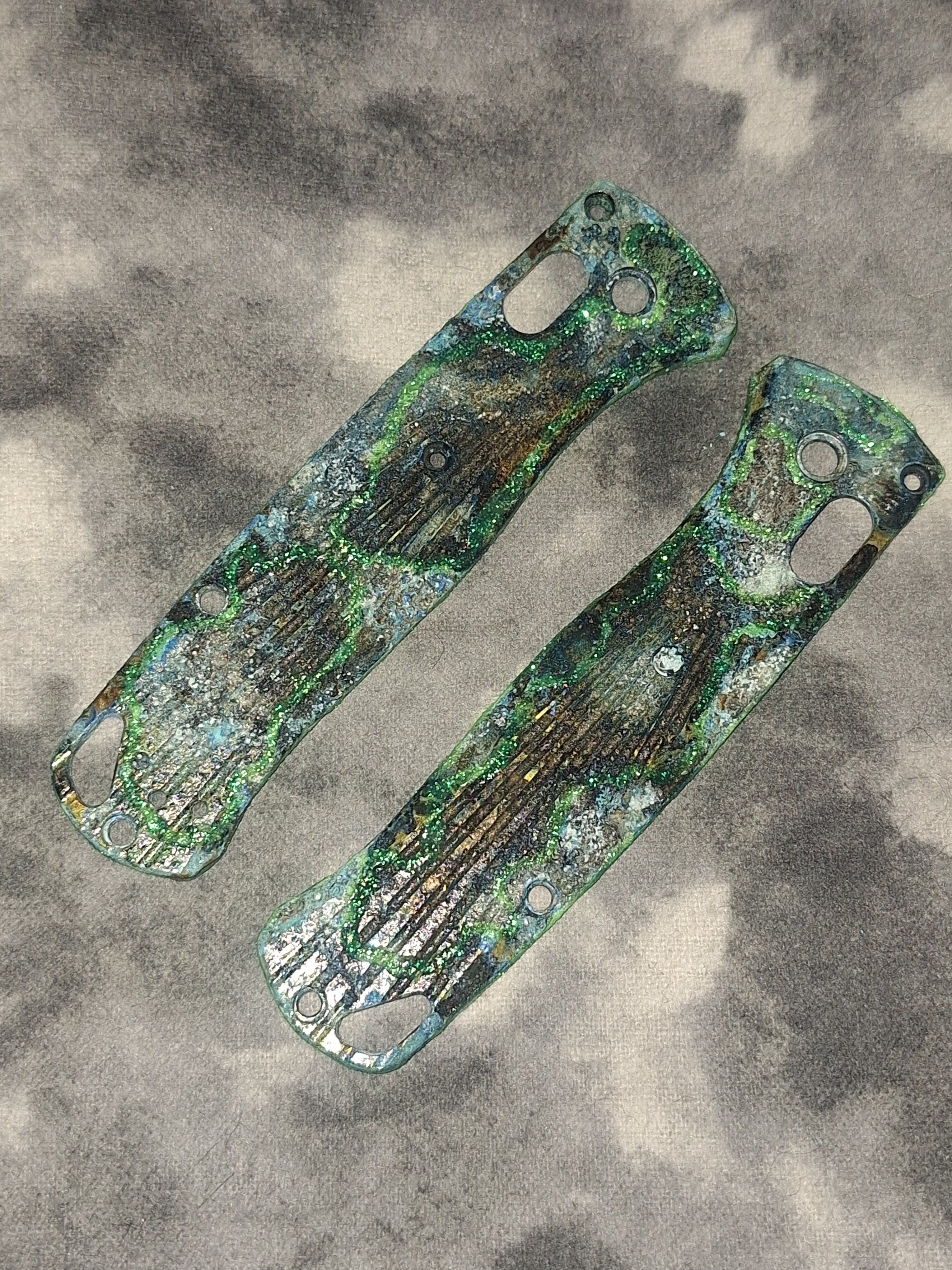 Hound Designs ☣️ Atomic Glow Shipwreck ☣️ After Market Benchmade Bugout 535 Brass Scales!