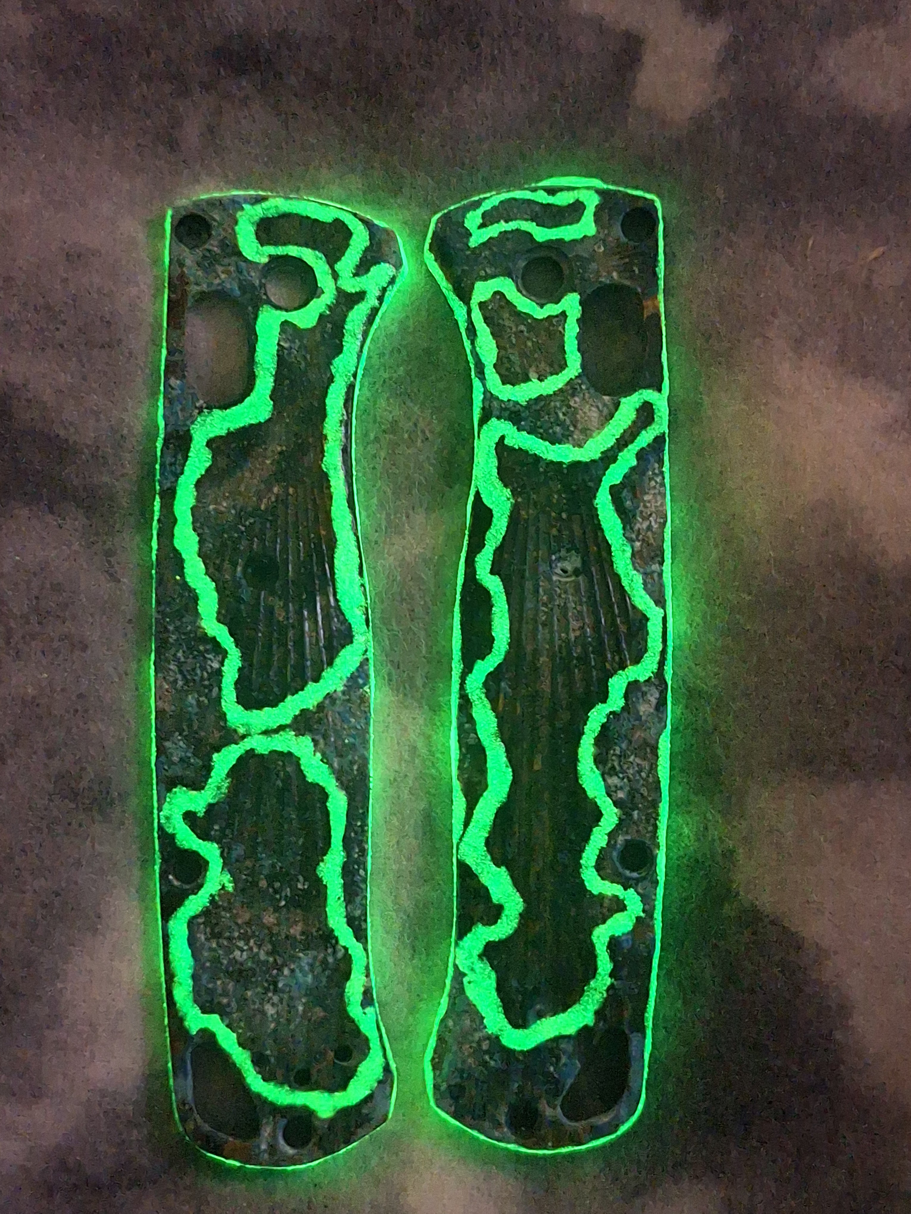 Hound Designs ☣️ Atomic Glow Shipwreck ☣️ After Market Benchmade Bugout 535 Brass Scales!