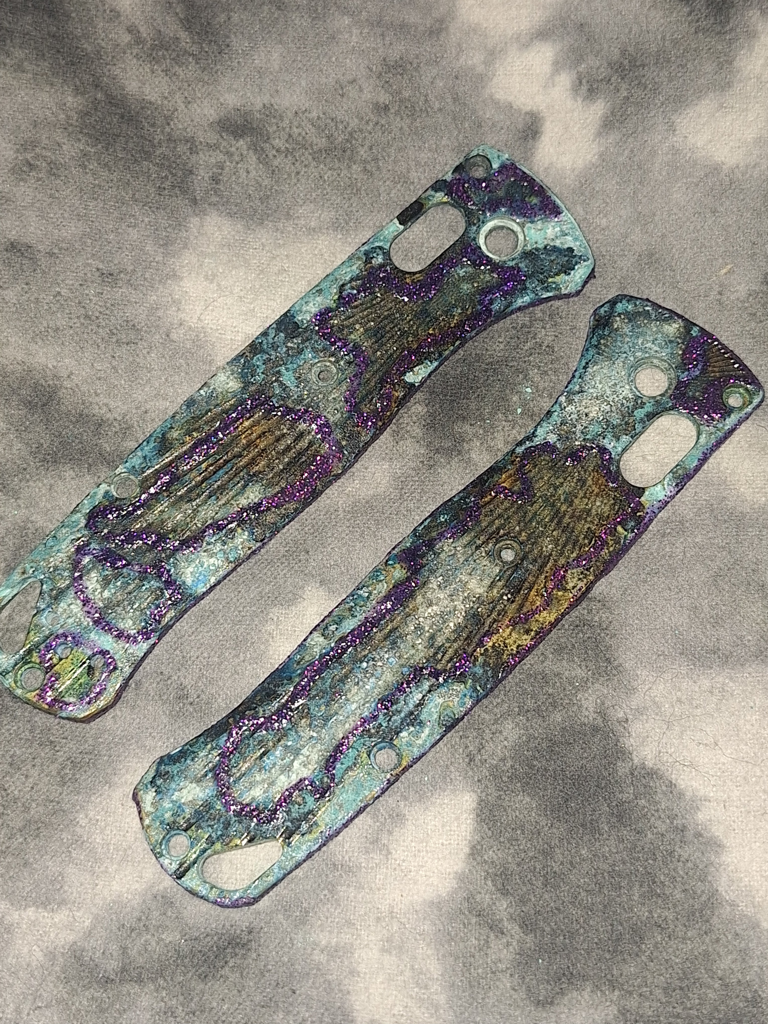 Hound Designs ☣️ Atomic Glow Shipwreck ☣️ After Market Benchmade Bugout 535 Brass Scales!