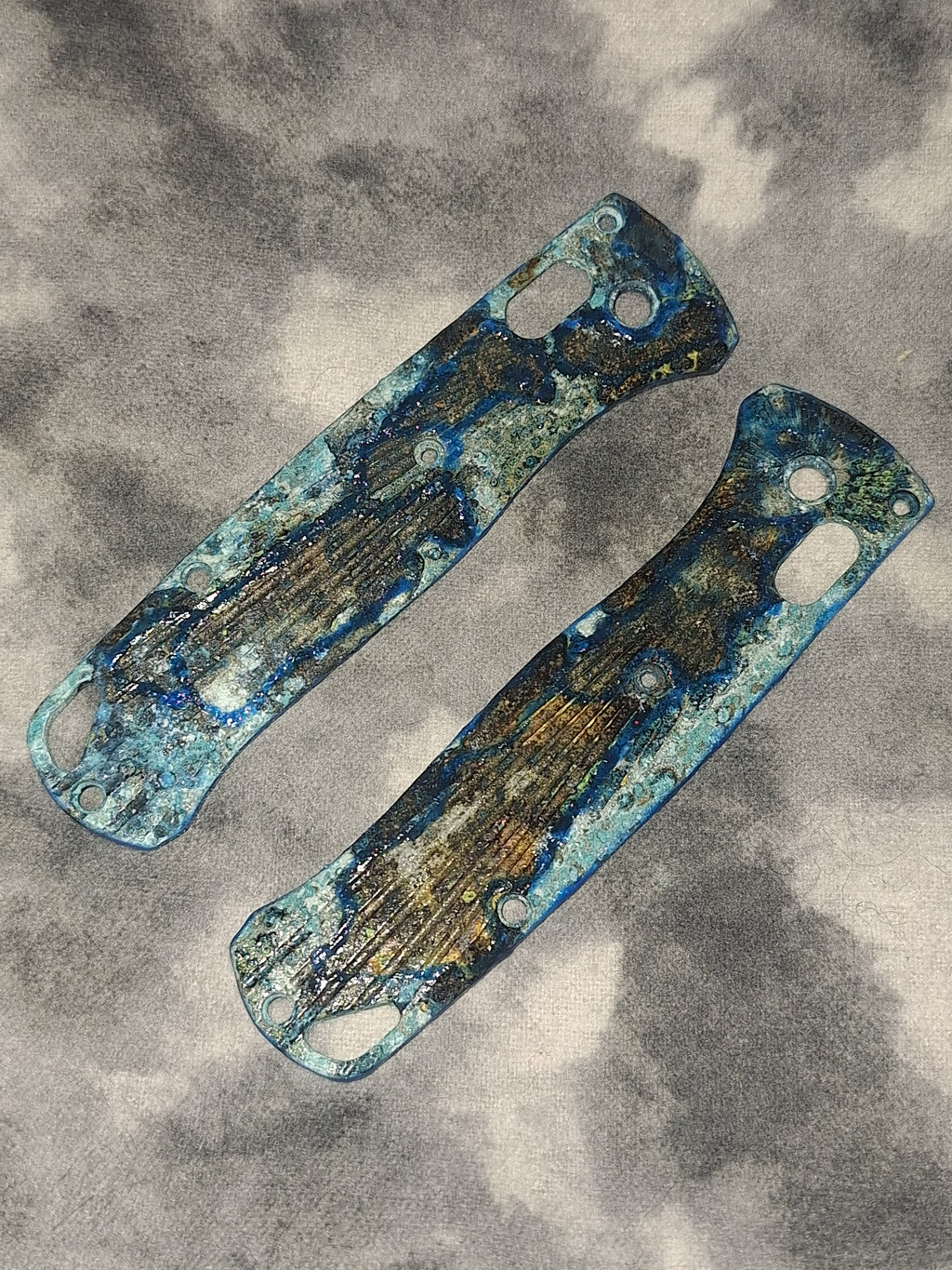 Hound Designs ☣️ Atomic Glow Shipwreck ☣️ After Market Benchmade Bugout 535 Brass Scales!