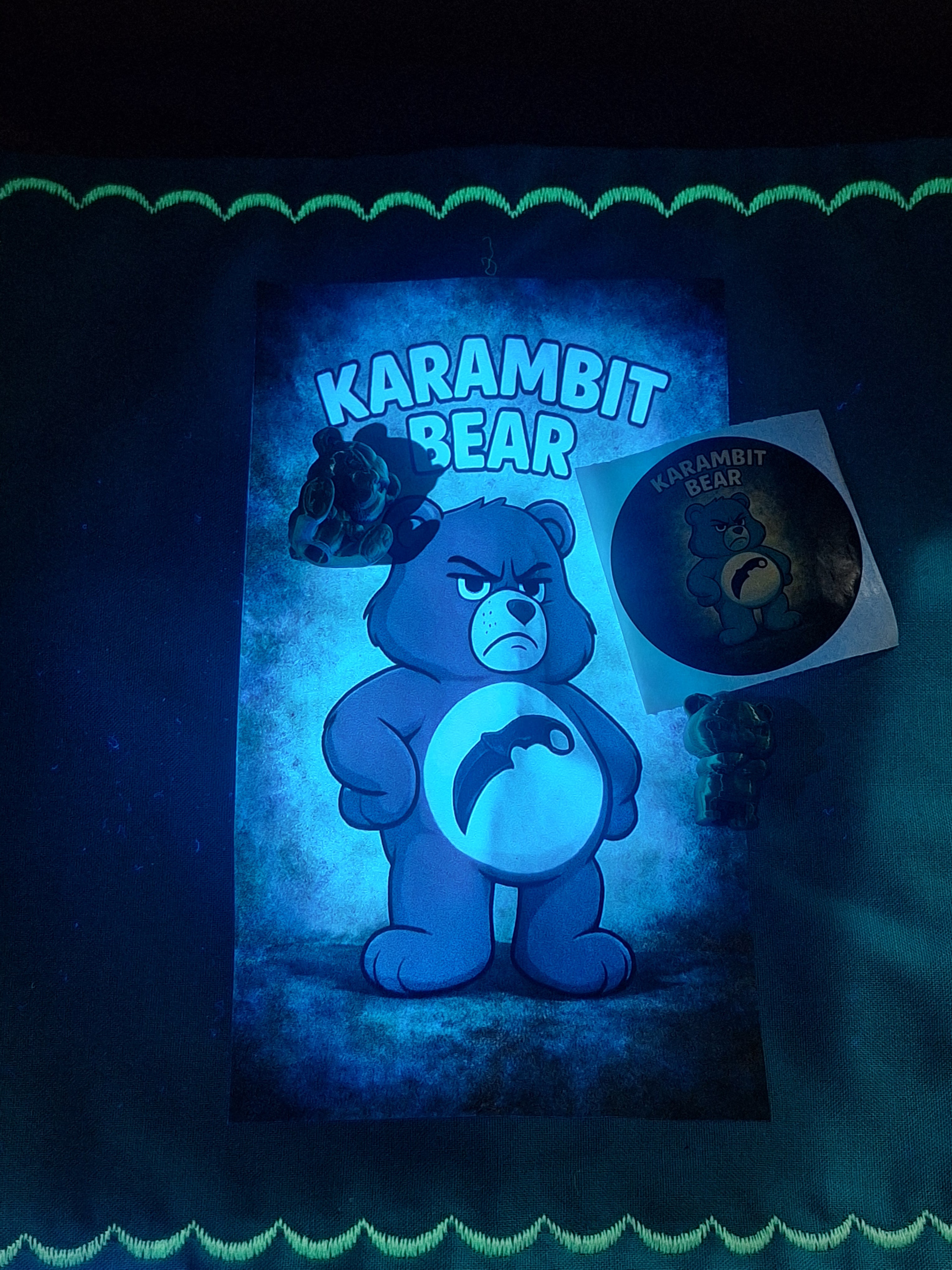 Hound Designs "Blade Bear" Glow Border EDC Hank with UV Beads