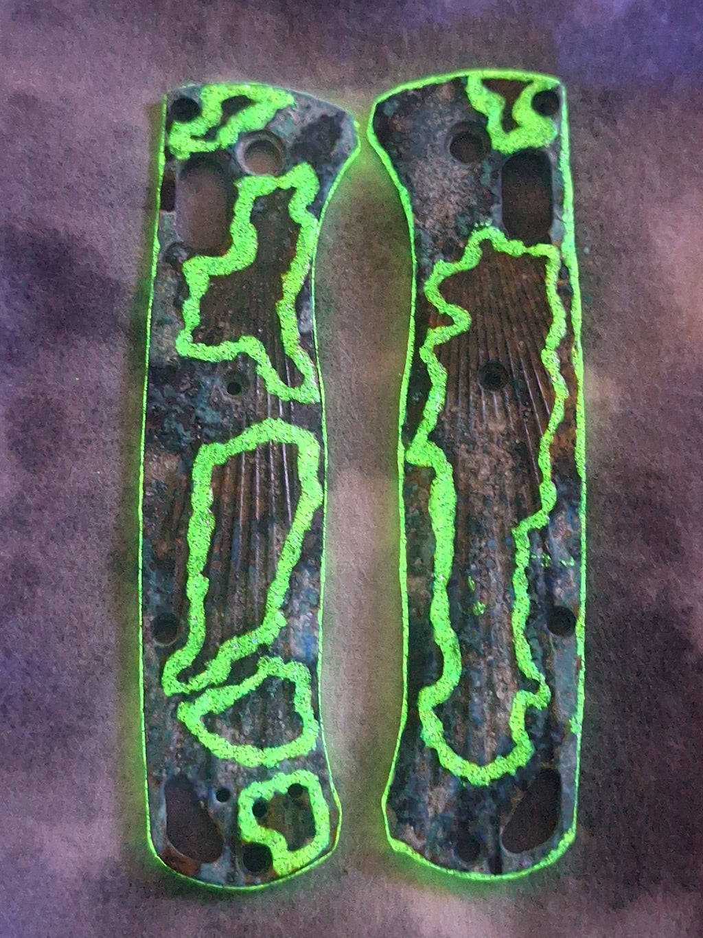 Hound Designs ☣️ Atomic Glow Shipwreck ☣️ After Market Benchmade Bugout 535 Brass Scales!